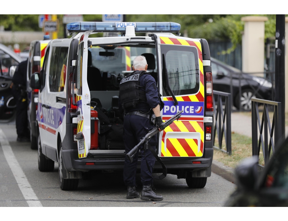 Attacco in Francia, la procura antiterrorismo indaga sull’aggravante razziale