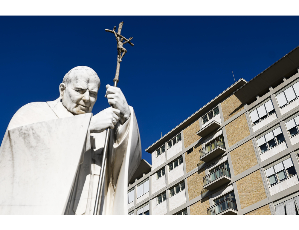 Attesa al Gemelli per il Papa, alloggerà al reparto solventi del decimo piano