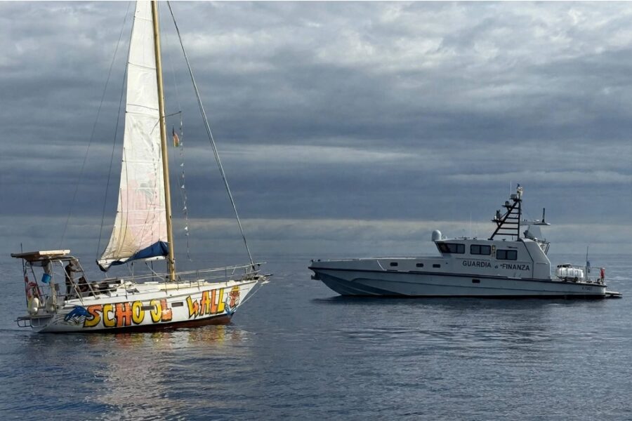 Intervento del reparto operativo aeronavale della Gdf al porto di Augusta