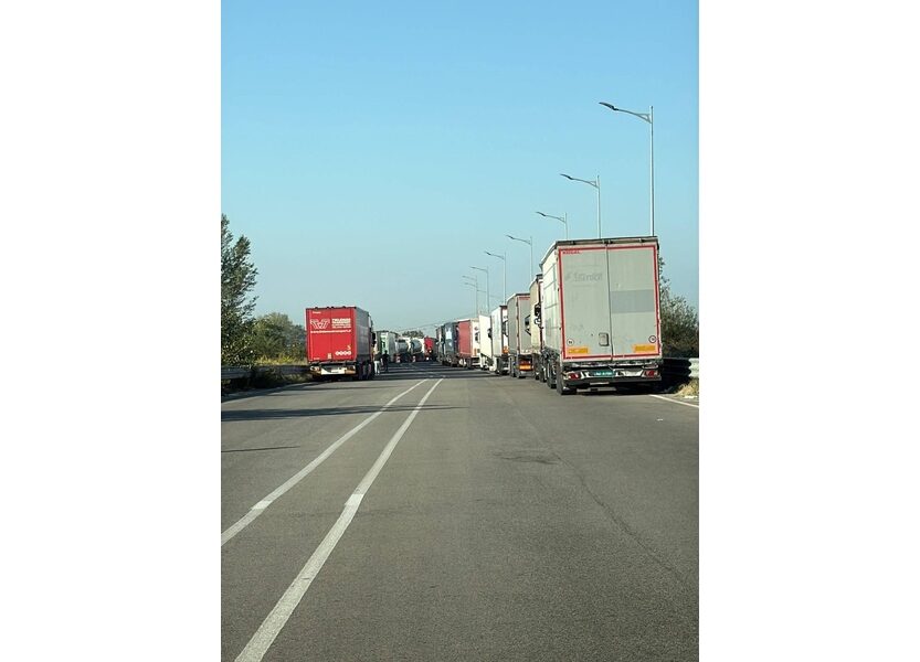 Presidi degli autotrasportatori contro caro carburante e caro vita