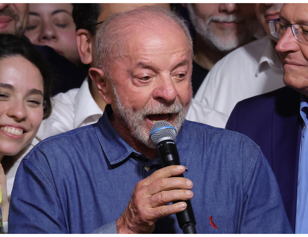 Brasile, Lula attacca Bolsonaro Jr, ‘fuga vergognosa, leccapiedi degli Usa’