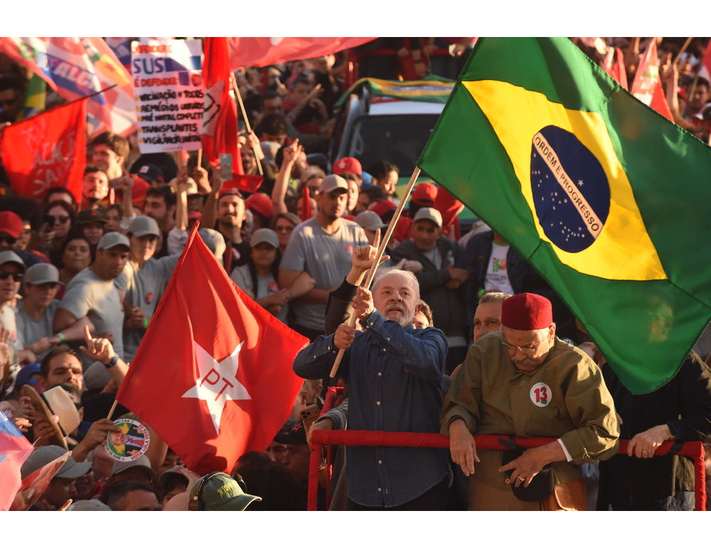 Brasile, Lula pone una condizione per il dibattito con Flávio Bolsonaro in tv