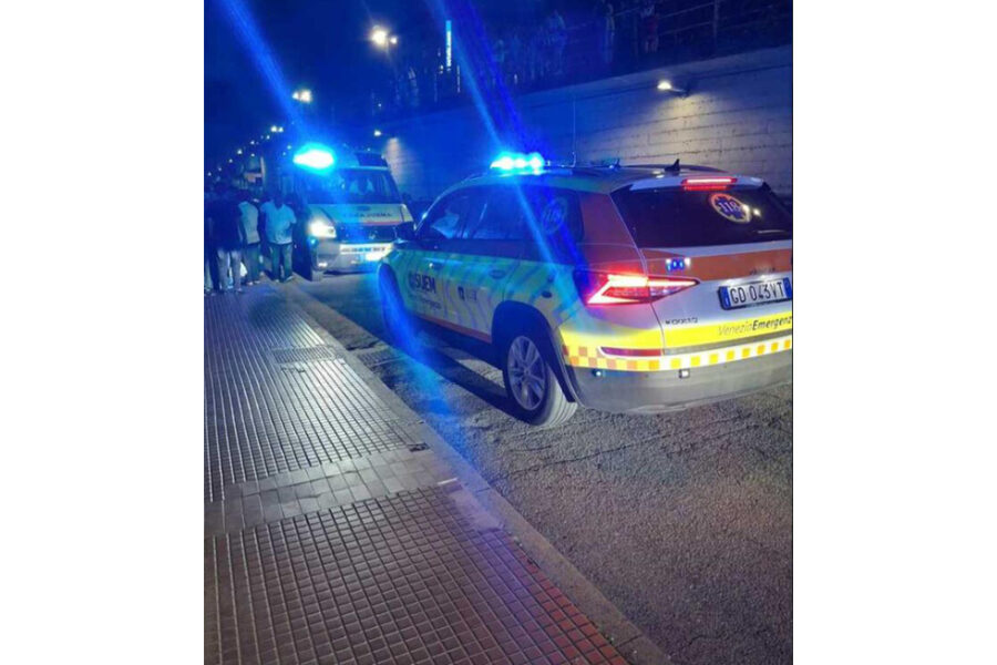 L'incidente mentre alcuni ragazzi stavano girando un video per una manifestazione