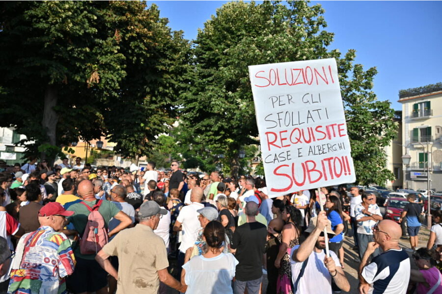 Alle 10 al Colosseo poi a piedi fino a Palazzo Chigi in attesa del decreto