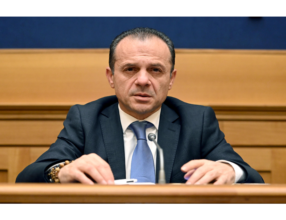 Cateno De Luca, in una seduta spiritica bipartisan è uscito che si vota il 9-10 maggio