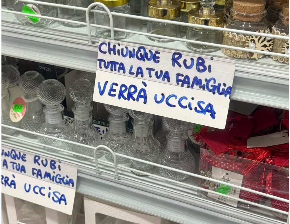 ‘Chi ruba sarà ucciso’ sugli scaffali le minacce choc di un negoziante, denunciato