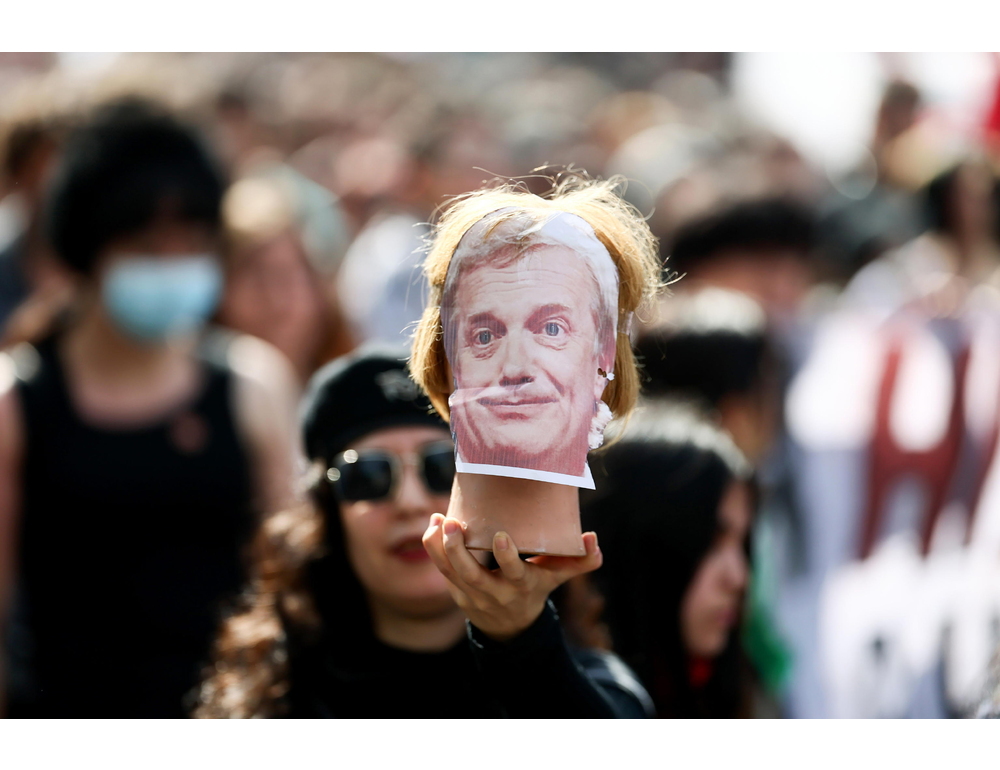 Cile, crolla la popolarità del presidente Kast