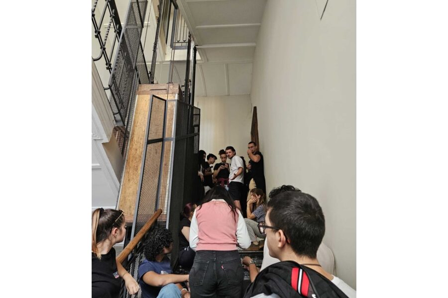 "Centinaia di studenti trasferiti fuori Torino"