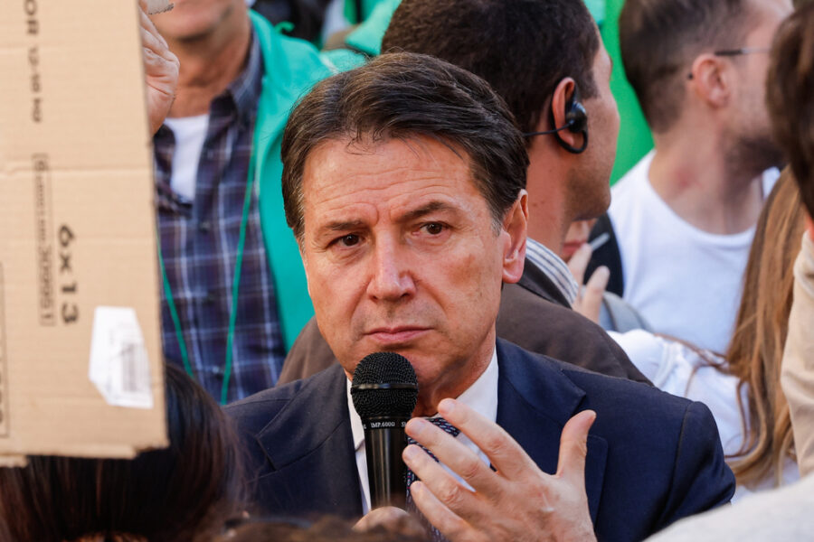 Così l'ex premier nel corso della manifestazione della Cgil