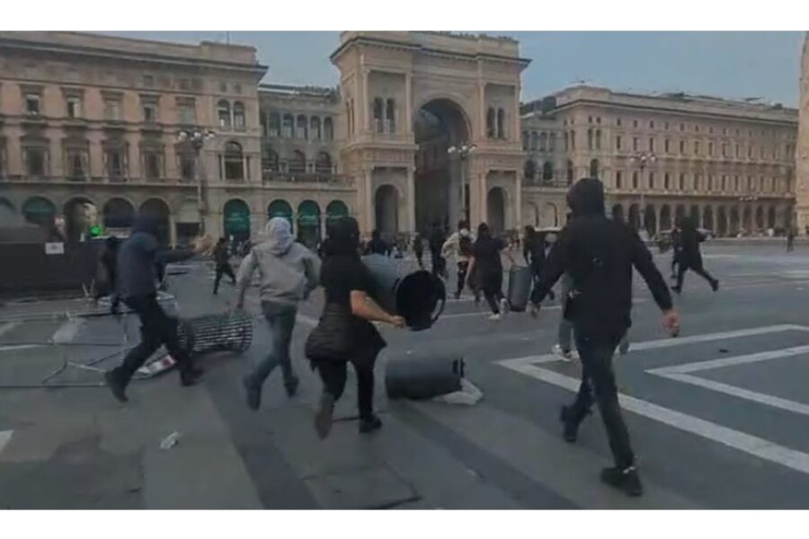 Polizia bersagliata da gruppi di ragazzi vestiti di nero
