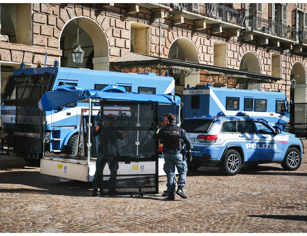 Corteo contro il riarmo, controlli in centro a Torino