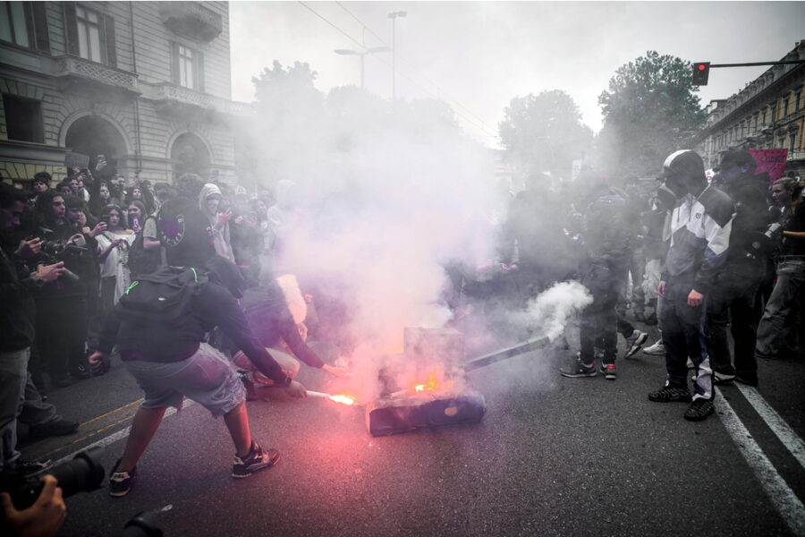 "Noi la guerra non la paghiamo"