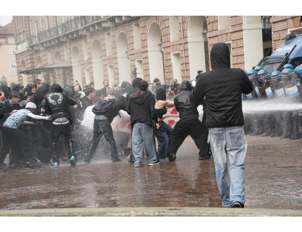 Corteo studentesco a Torino, il gip si riserva su tre minori arrestati