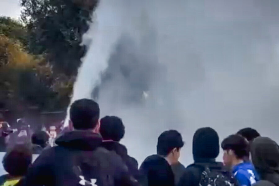 In azione gruppo di 40 giovani col volto coperto. Carabiniere ferito dal lancio di pietre