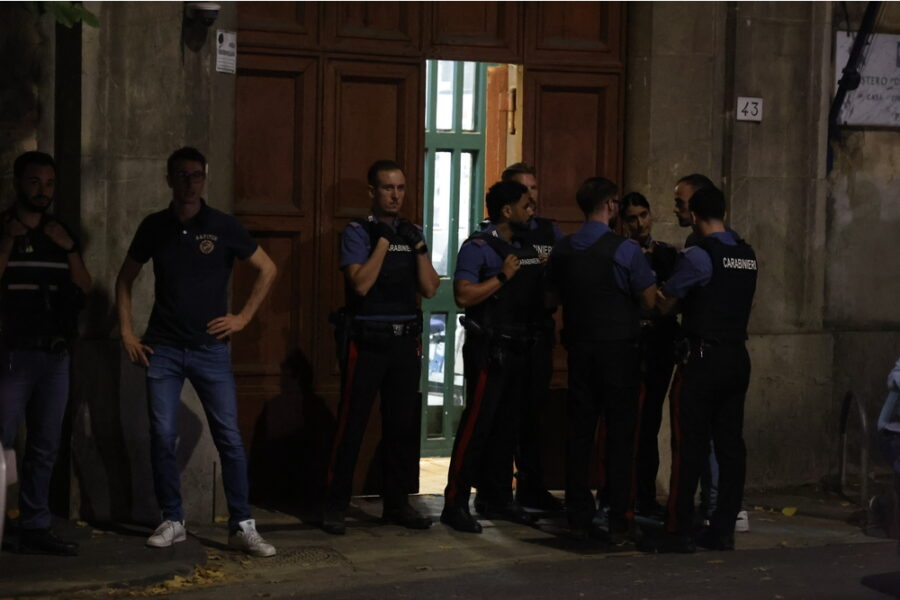 Con l'intervento dei mediatori della polizia penitenziaria andato avanti per ore