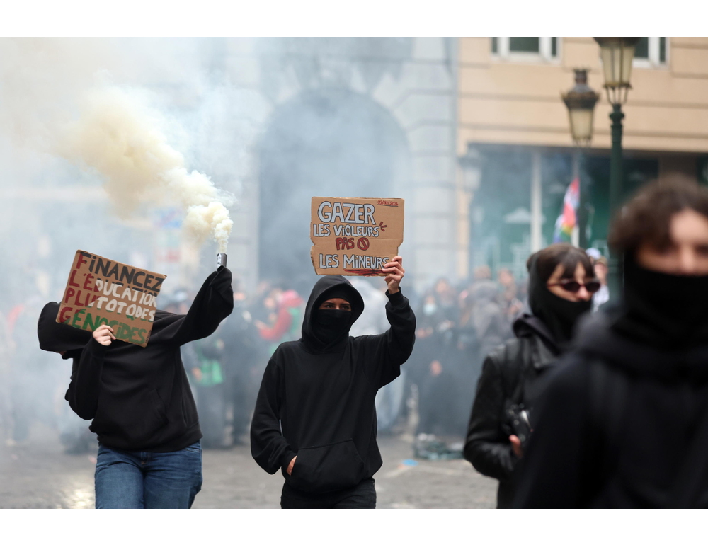 Disordini ai cortei di Bruxelles e Liegi, cariche e lacrimogeni