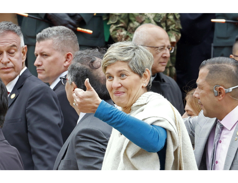 Droga su voli militari, sotto accusa l’ex ‘first lady’ colombiana