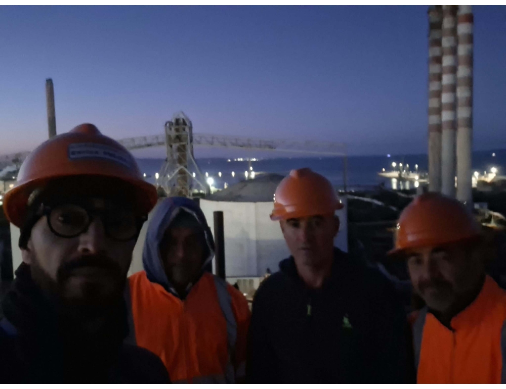 Eurallumina, prima notte a 60 metri per operai, attesa per vertice al Mimit