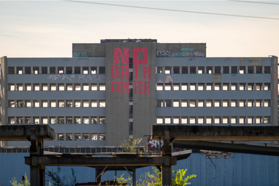 Protesta nella notte del collettivo ambientalista