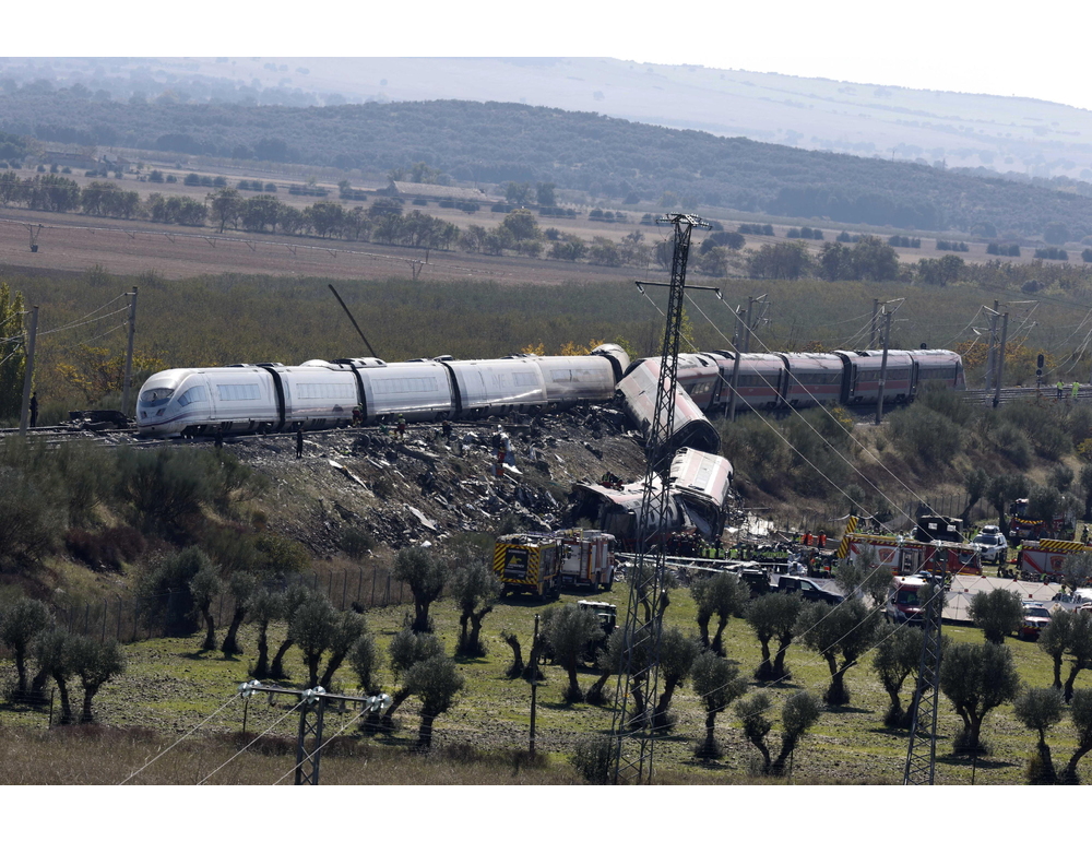 Farnesina, ‘7 italiani coinvolti nell’incidente tra treni in Spagna, due disperse’