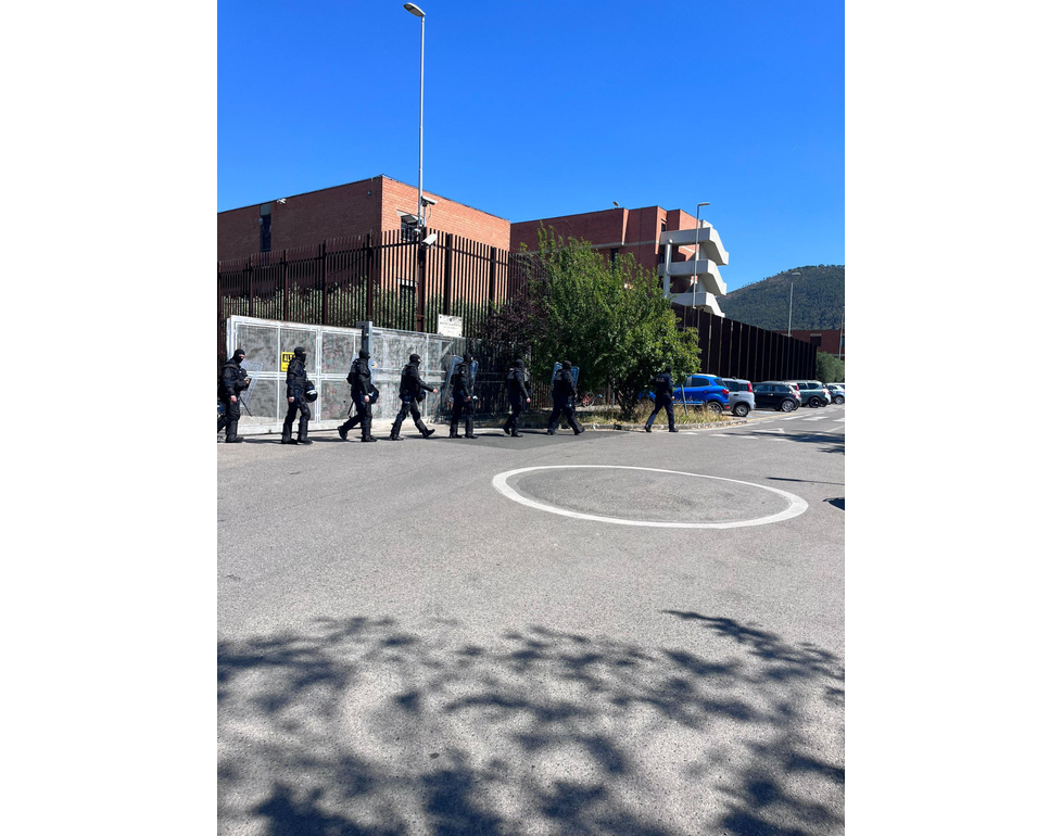 Ferì arrestato in fuga da ospedale Prato, agente interdetto per 4 mesi