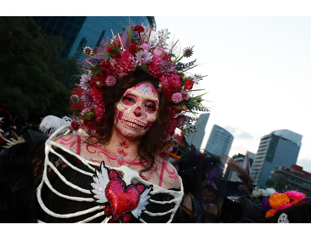 Folla a Città del Messico per la mega processione delle Catrinas