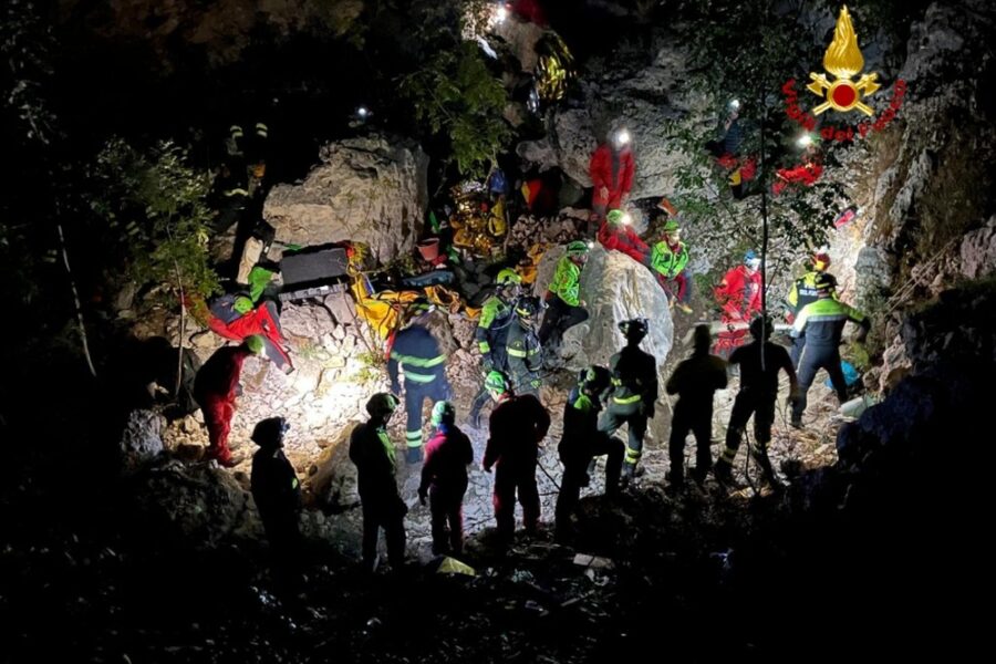 Liberato e messo in sicurezza dopo 20 ore l'ingresso della caverna