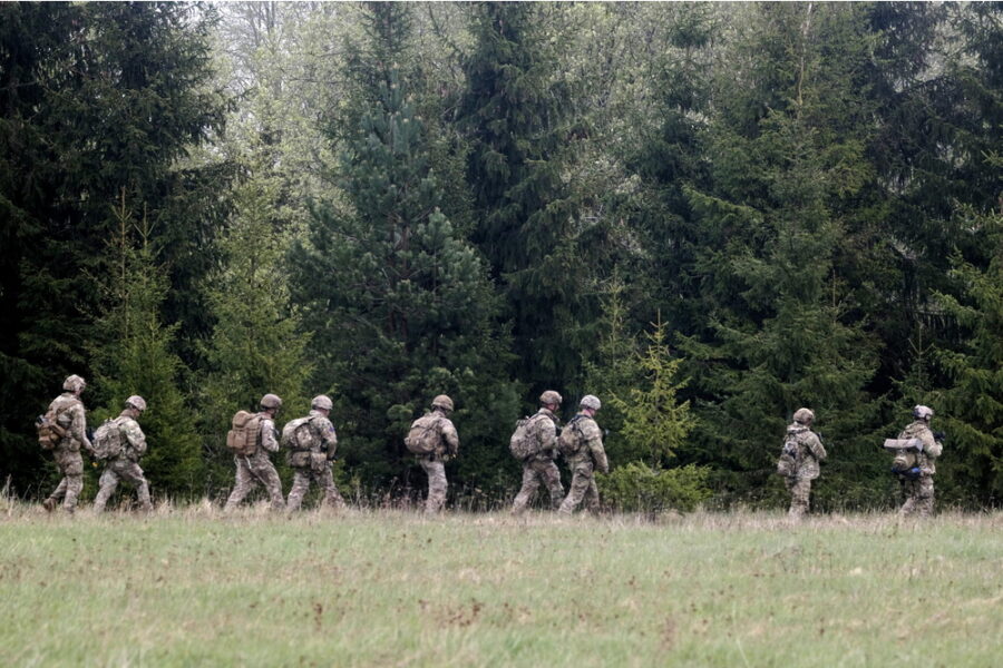 Il Paese baltico si sta dotando di armi in gradi di colpire in profondità