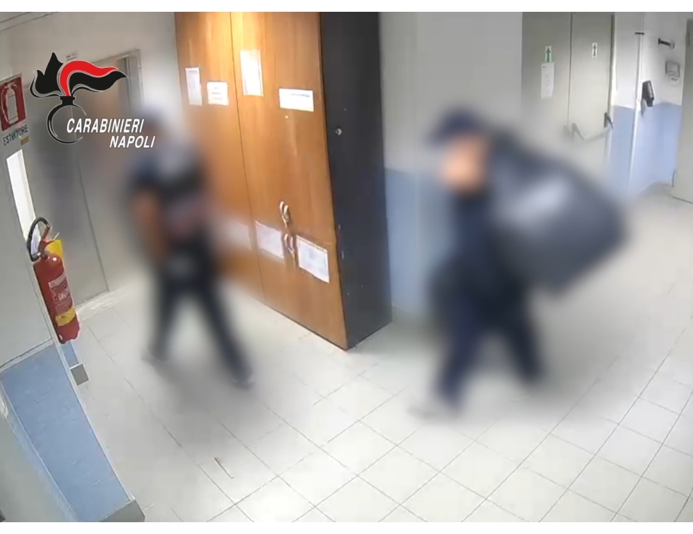 Furto di farmaci oncologici sperimentali a Napoli, vigilante tra arrestati