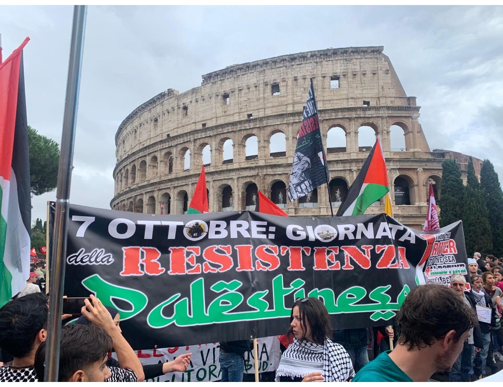 I pro-Pal sfilano a Roma, ‘riaccendere i riflettori sulla Palestina’