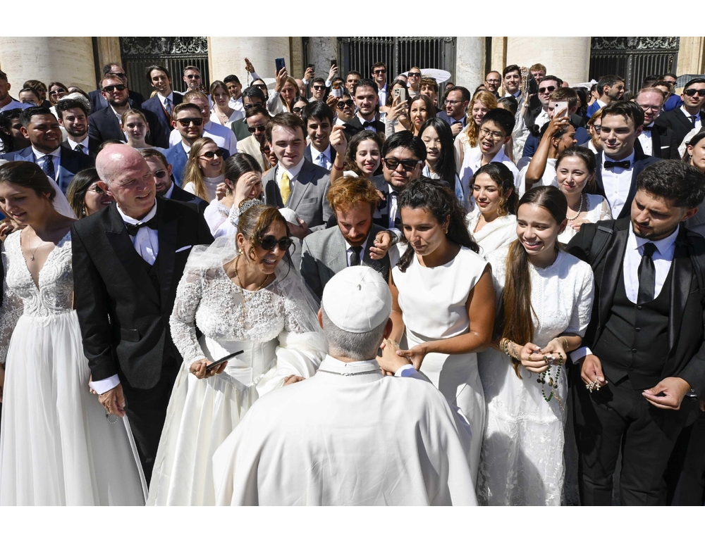 Il Papa, ‘l’amore non è un’emozione passeggera, è una decisione’