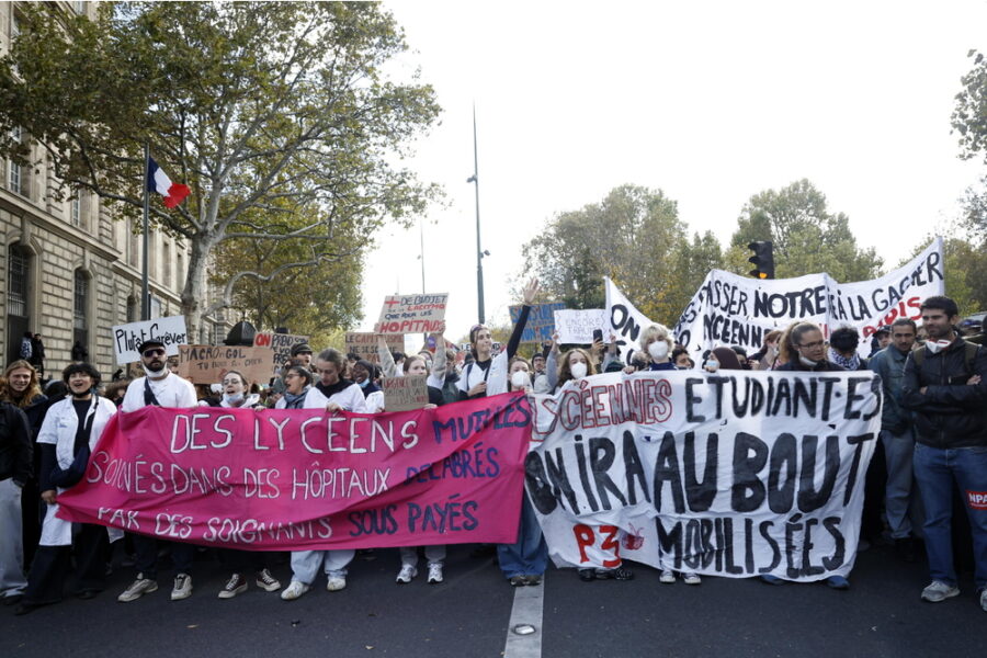 'La gran parte delle persone sta manifestando senza incidenti'