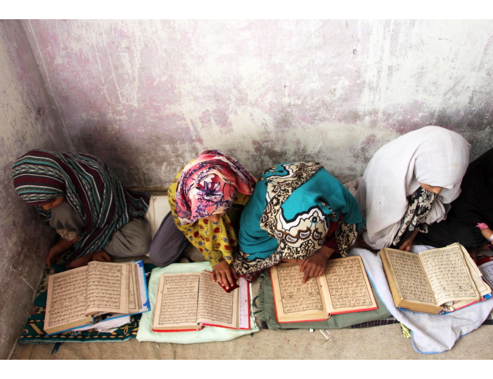 In Azerbaigian cresce la rabbia delle studentesse per il divieto di indossare l’hijab
