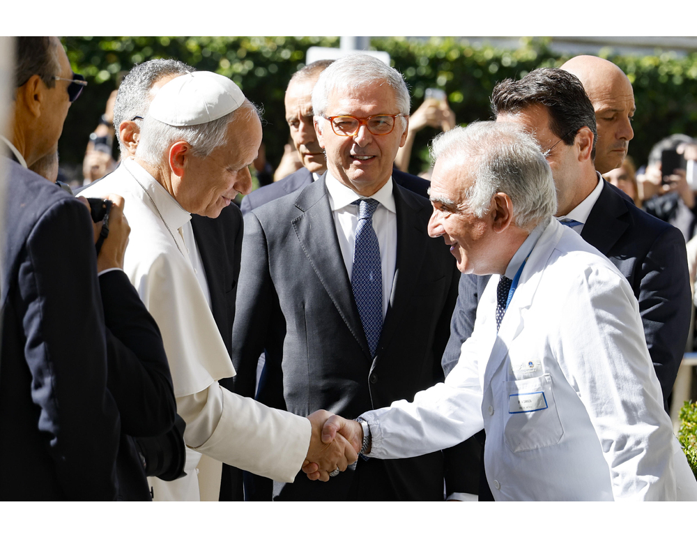 In corso al Policlinico Gemelli l’intervento al Papa