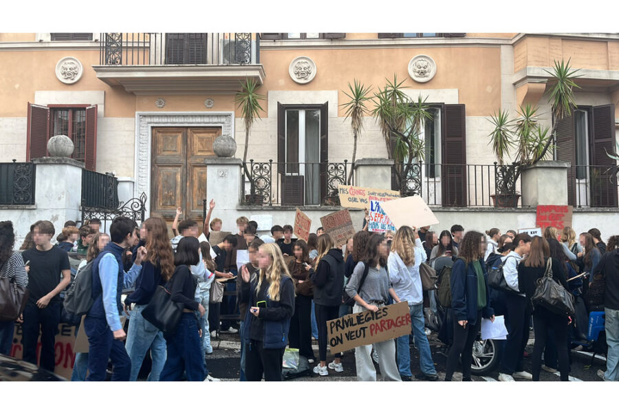 'Contro gli aumenti delle rette e per solidarietà con gli studenti italiani e francesi'