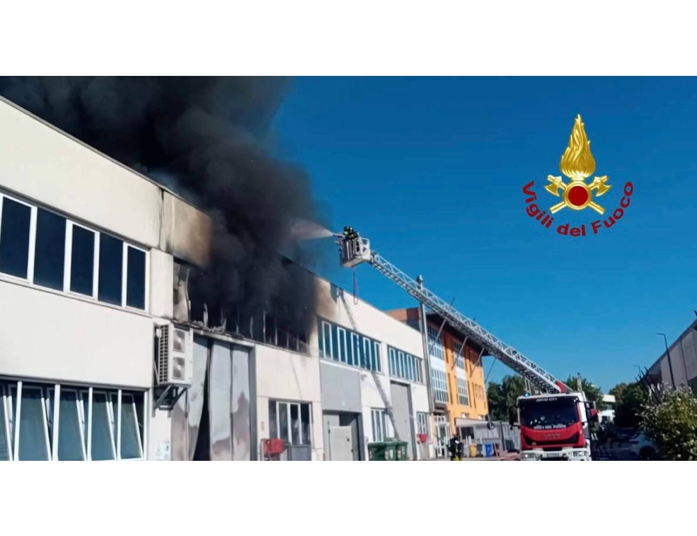 Incendio in un magazzino di scarpe nel Trevigiano