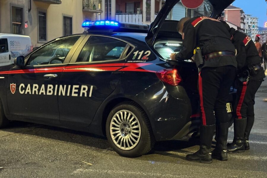Operazione dei carabinieri in corso Giulio Cesare a Torino