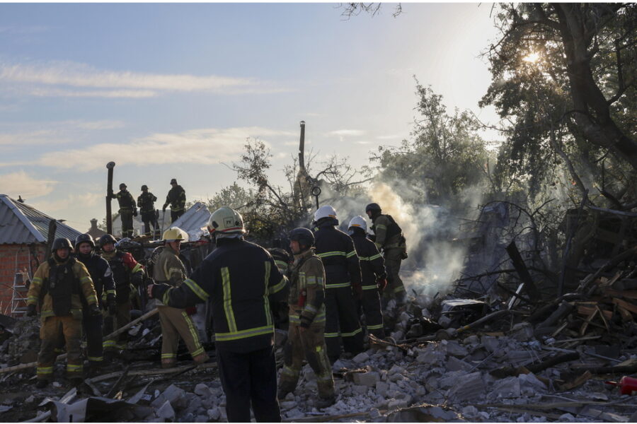 ANSAKiev-attacchi-con-bombe-guidate-in-pieno-giorno-su-Kharkiv-3-morti