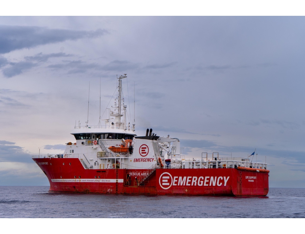 La nave di Emergency soccorre 113 migranti, assegnato il porto di Genova