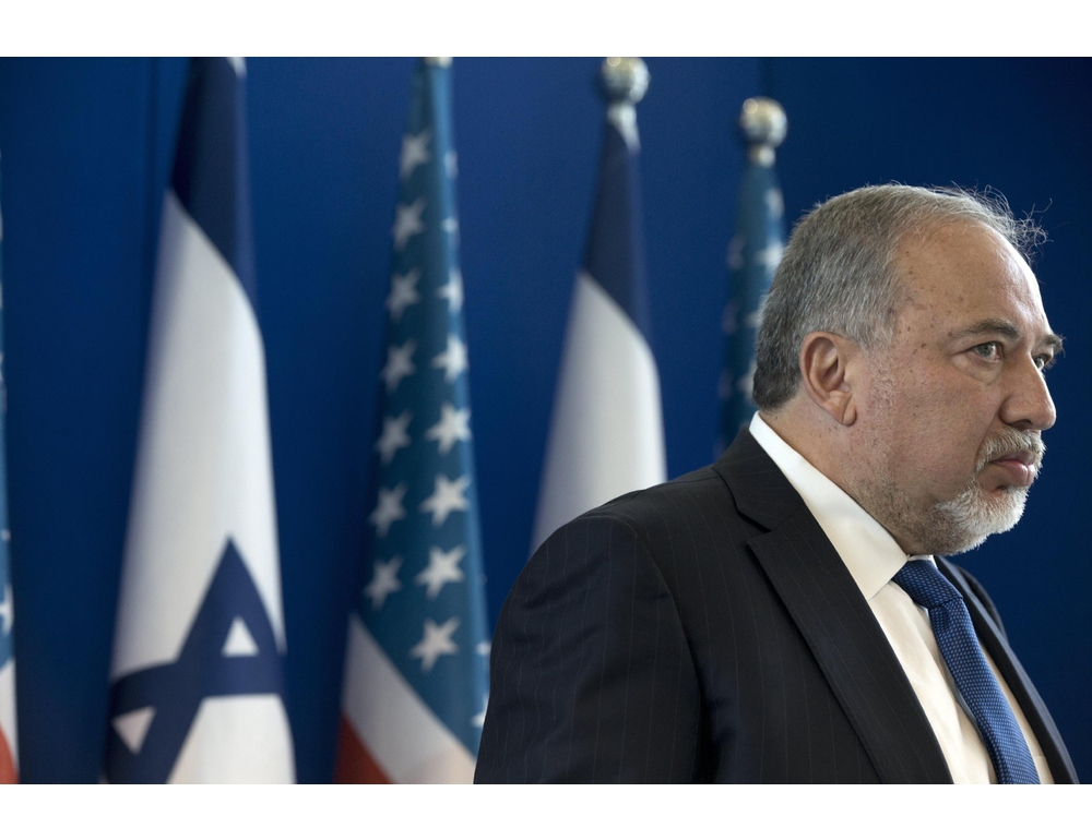 Liberman chiede a procura un’inchiesta per tradimento contro Netanyahu