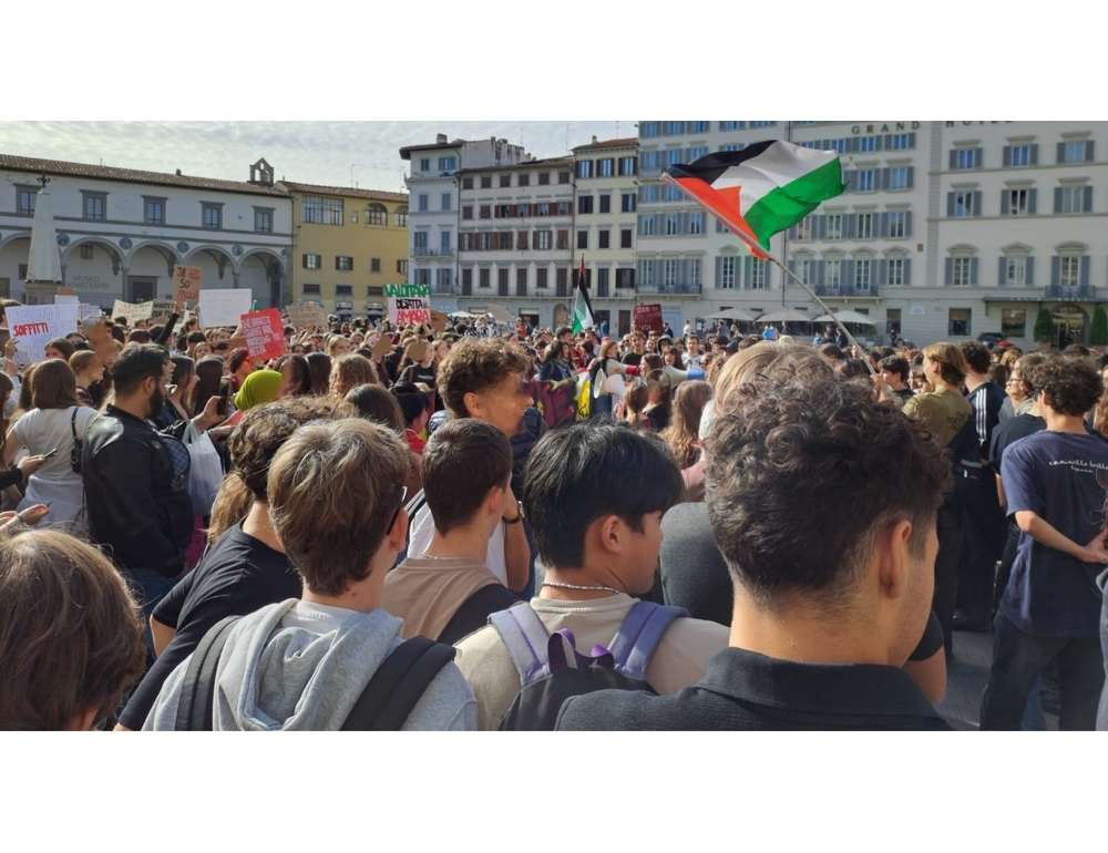 Manifestazione degli studenti a Firenze con un corteo in centro