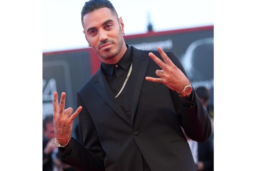 Il rapper in lungo post: "Le disuguaglianze sociali sono la mia battaglia"