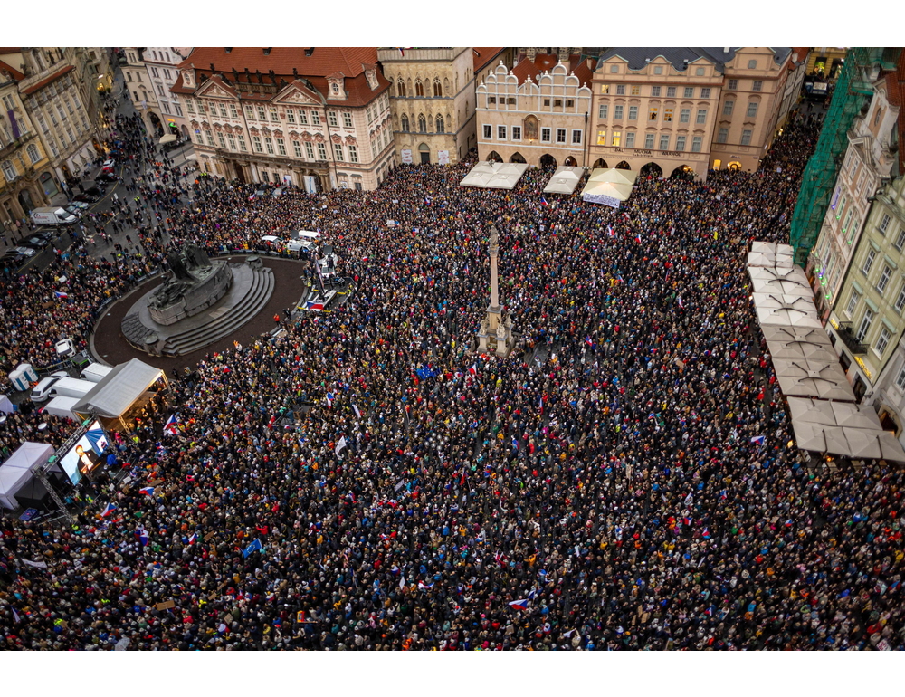 Migliaia di manifestanti a Praga contro l’abolizione del canone radio-tv