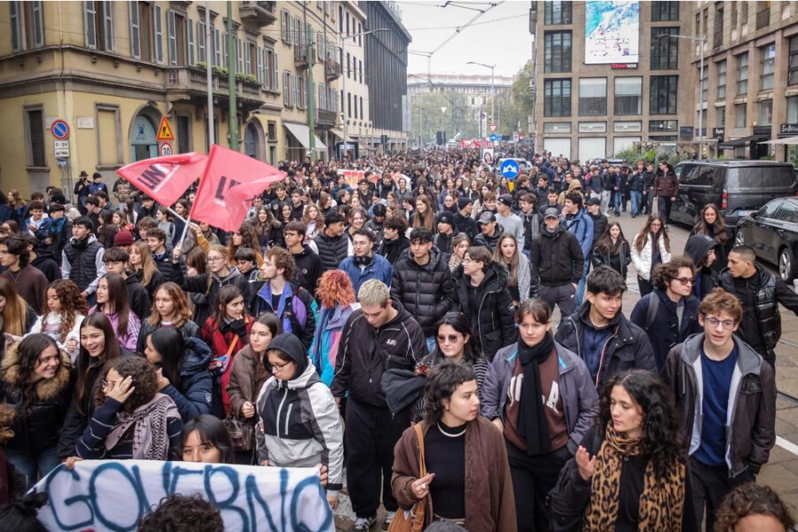 Contro le politiche del governo Meloni sulla scuola ma anche caro affitti