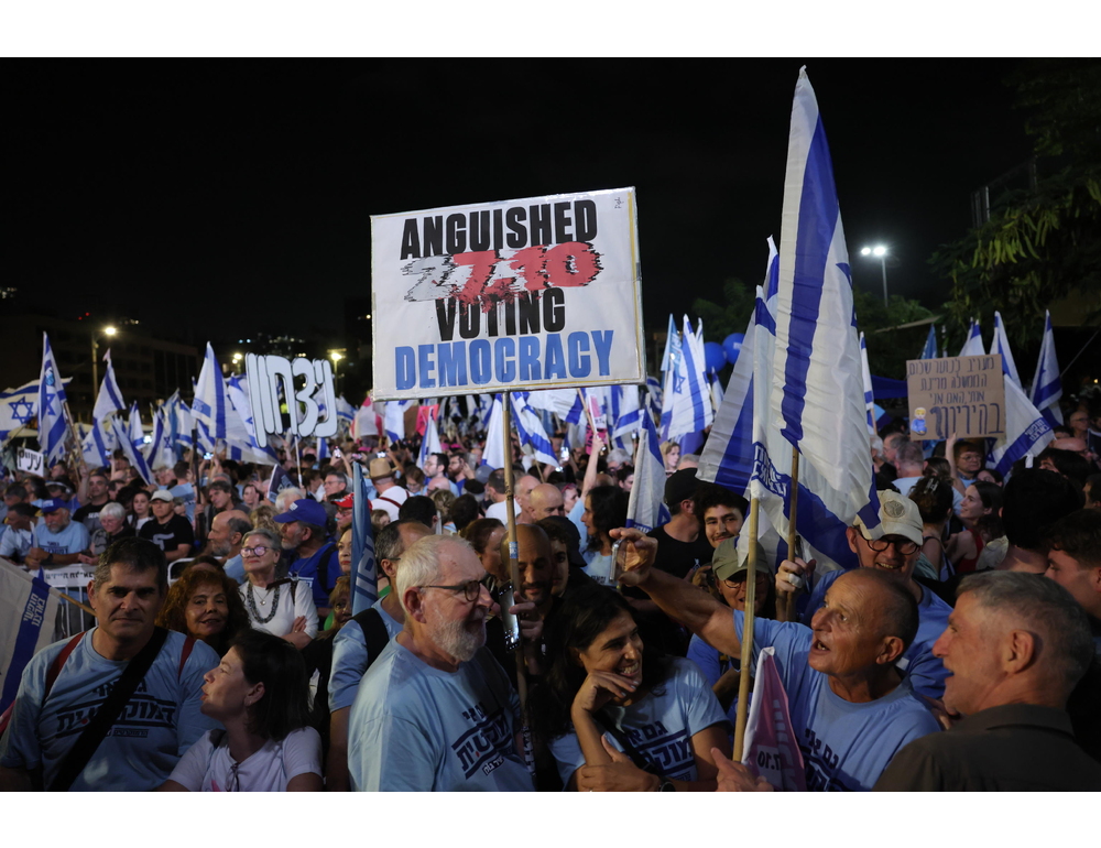 Migliaia in piazza a Tel Aviv contro Netanyahu prima delle elezioni