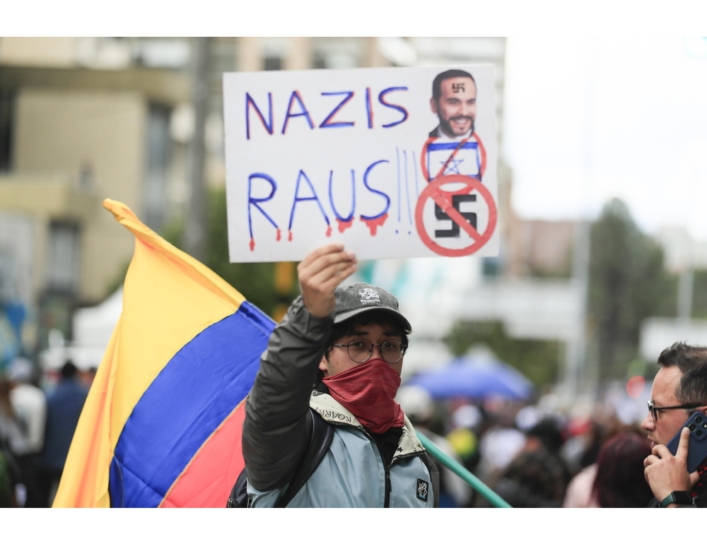 Migliaia in piazza contro il governo di destra in varie città della Colombia