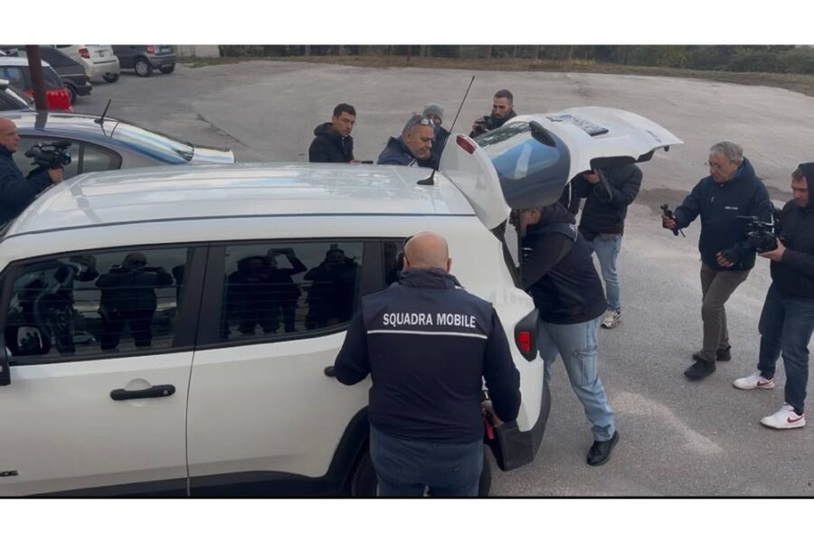 La polizia arrivata nella scuola dove insegna l'amica di Gianni Di Vita