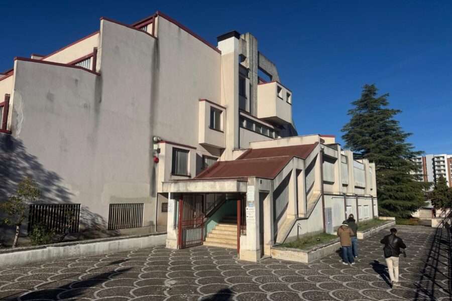 Poliziotti nel liceo Classico di Campobasso
