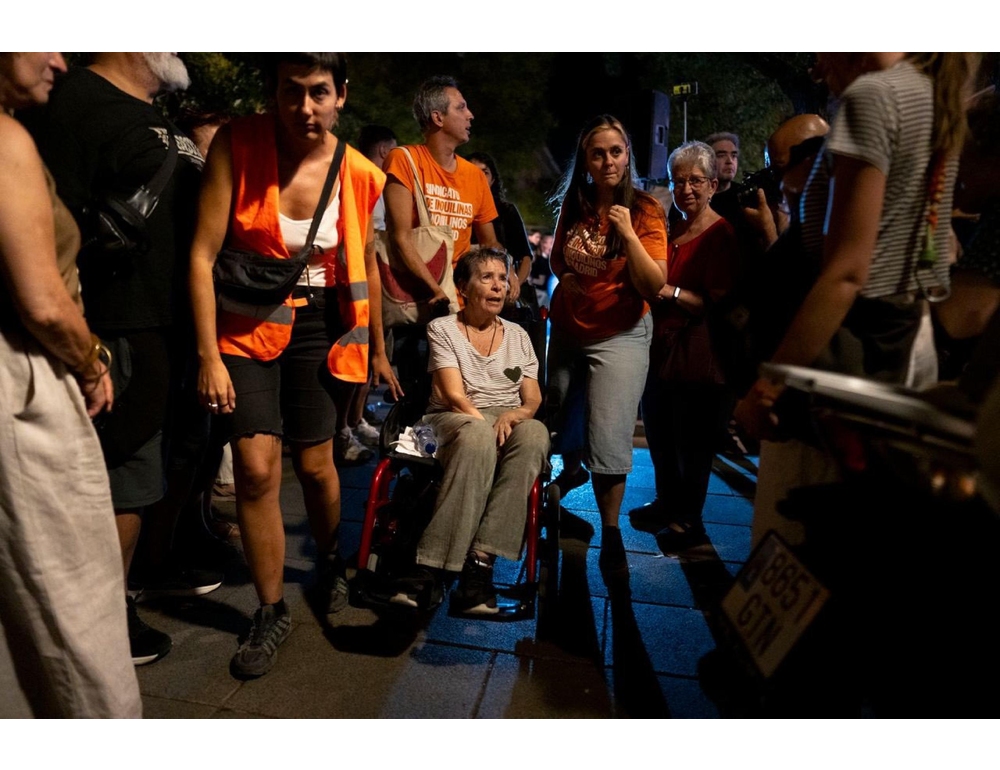 Morte di Maricarmen, minuto di silenzio fuori dall’Assemblea di Madrid