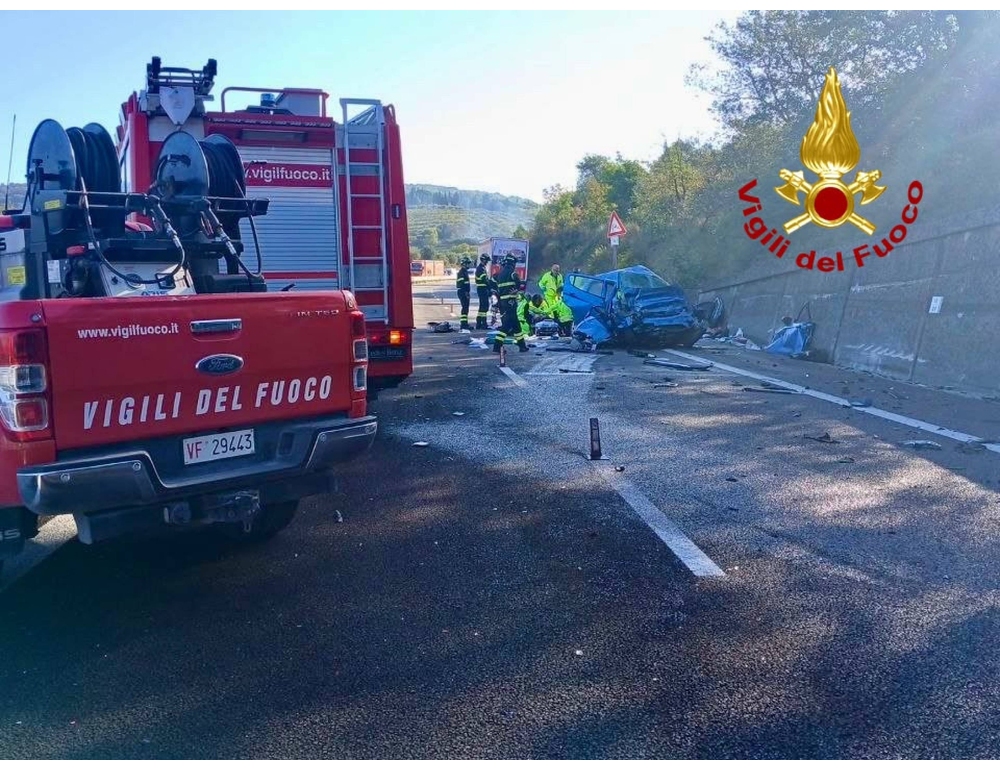 Morti due giovani dopo uno scontro tra un’auto e un camion in Umbria